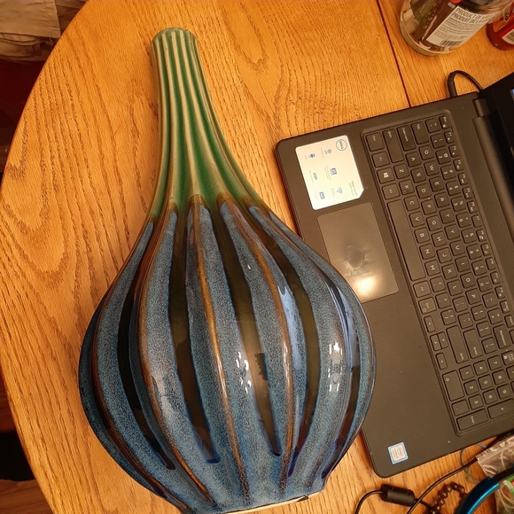 Ceramic Vase (Gift) - Picture 3 of 6